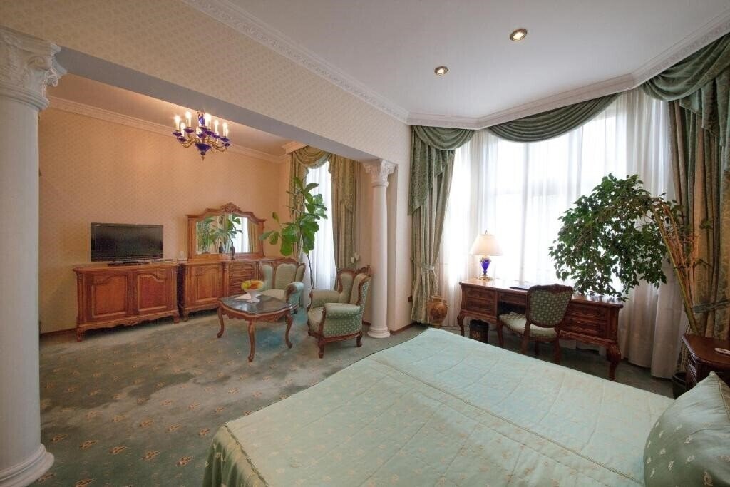Изображение Grand Hotel London 5*