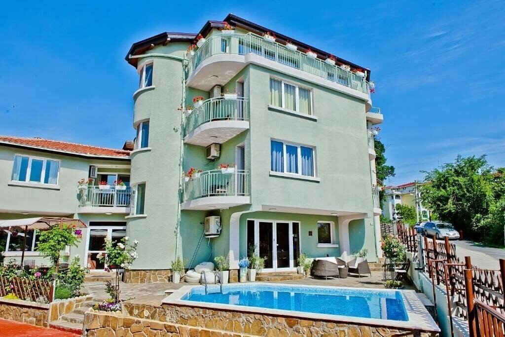 Готель Hotel Amfora Varna 3*