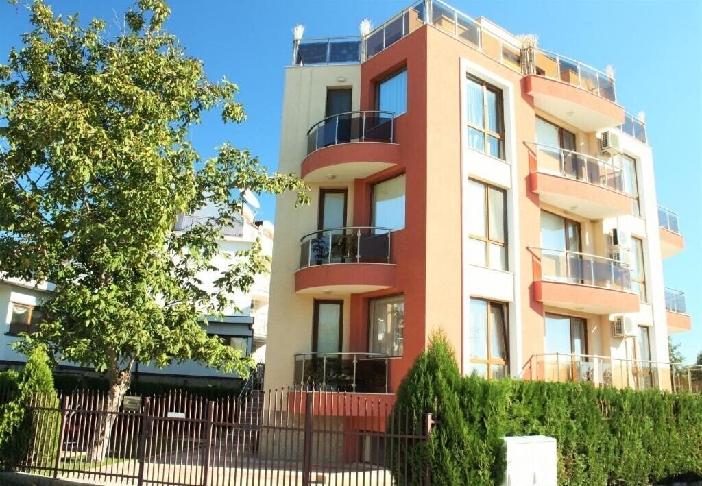 Готель Fantasy Apartments 3*