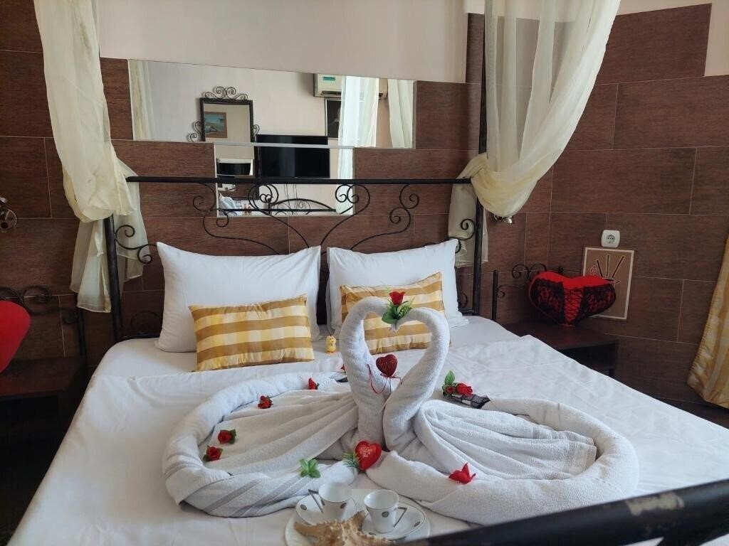 Отель Paralax Hotel 2*