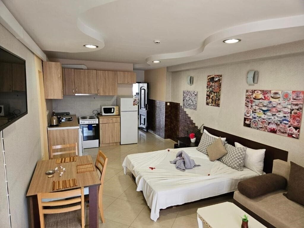 Фото Paralax Hotel 2*