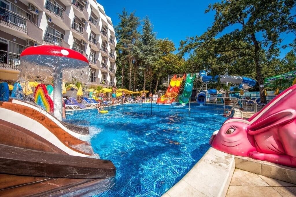 Отель Prestige Deluxe Aquapark Club 4*