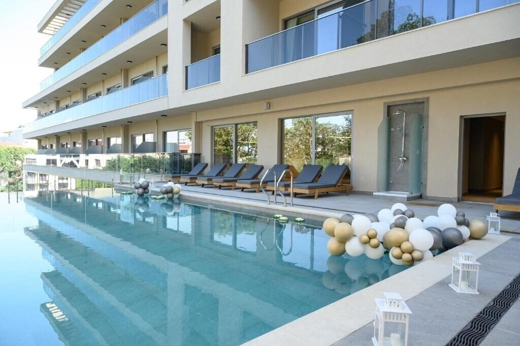 Отель Poseidon Beach Hotel 5*