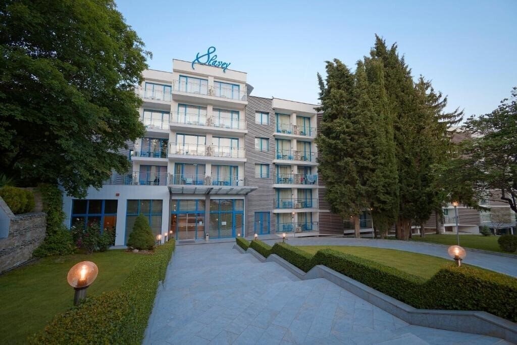 Готель Slavey 4*