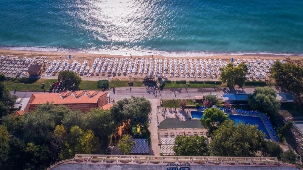 Готель Elpida Beach 4*