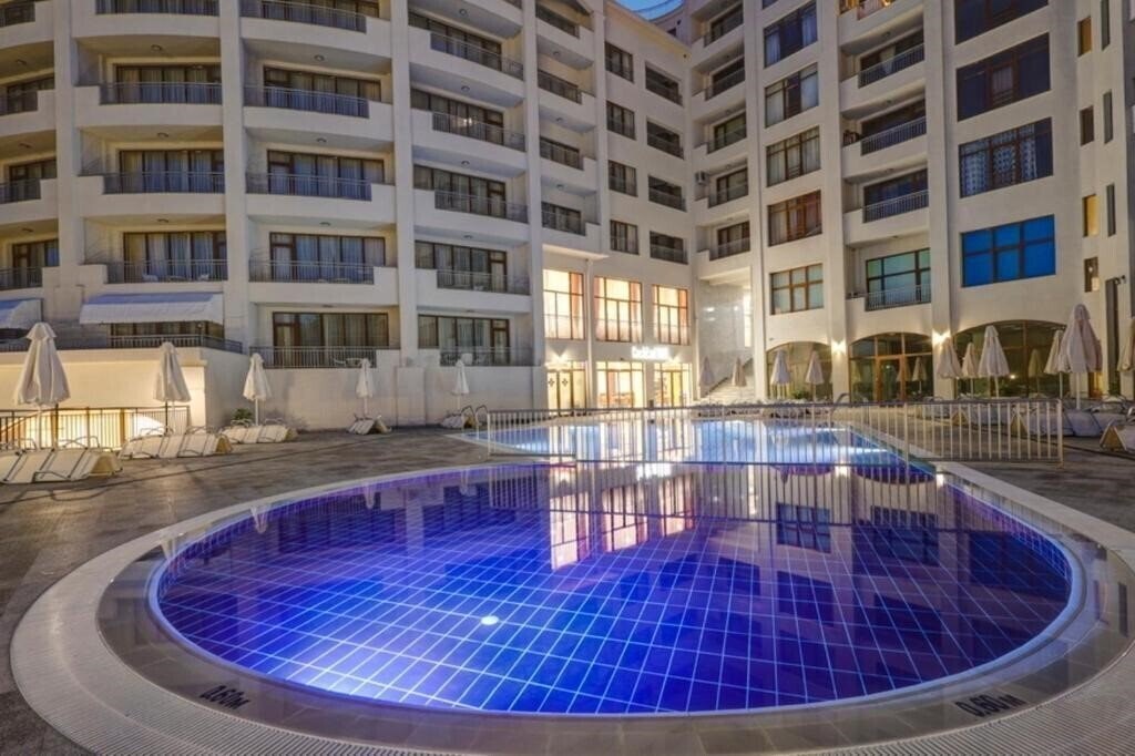 Фотография Continental Apartments 4*