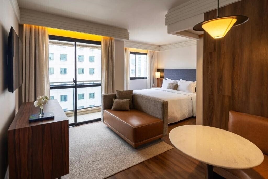 Готель Estanplaza International 4*