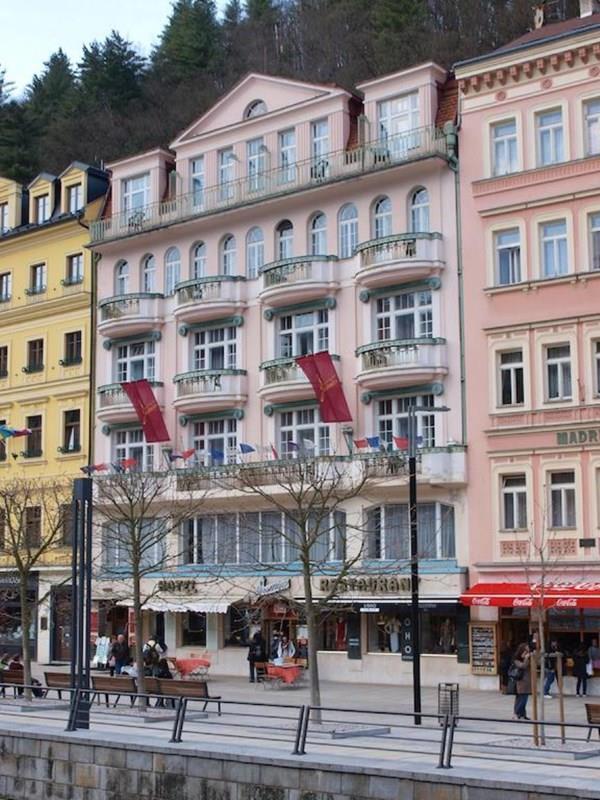 Готель Ea Esplanade Apartments 3*