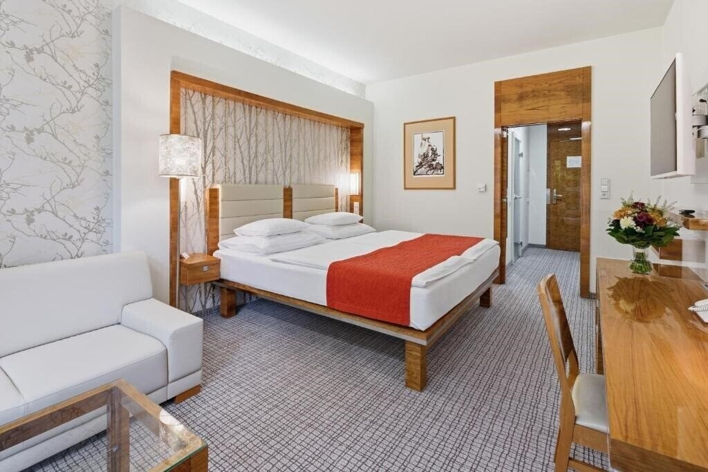 Отель St.Joseph Royal Regent 4*
