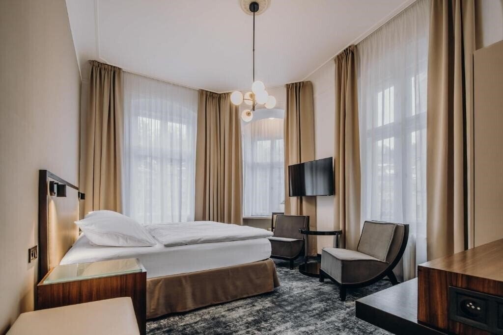 Отель Esplanade Carlsbad 3*