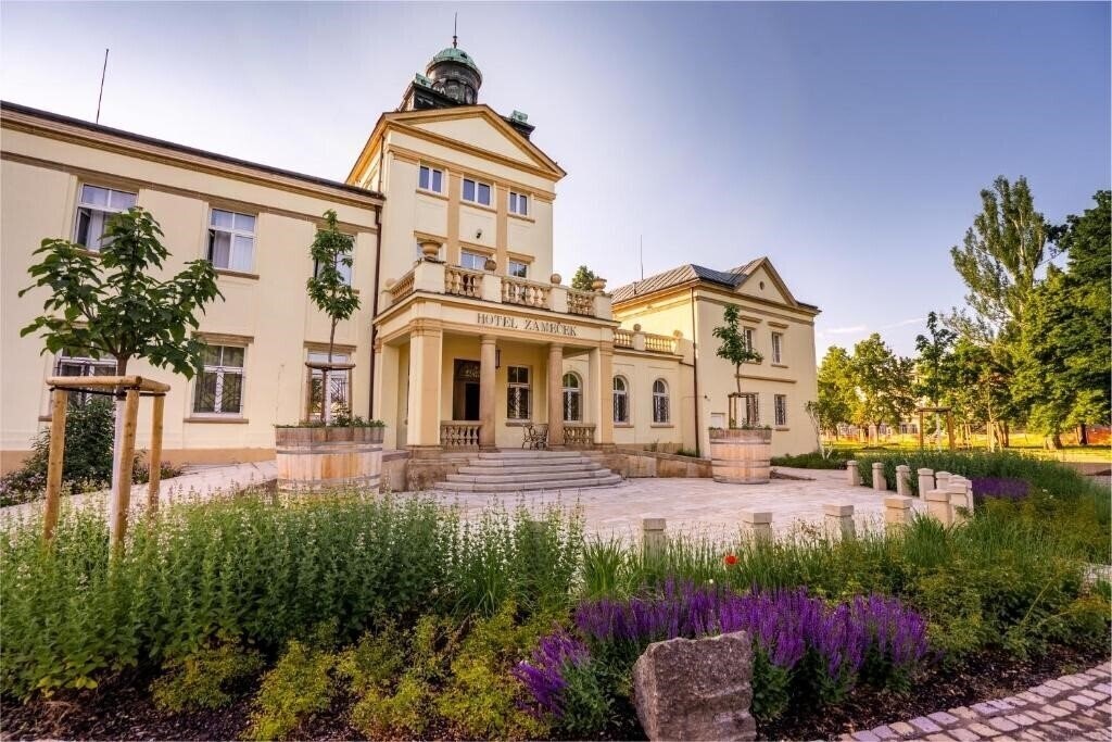Готель Zamecek 4*