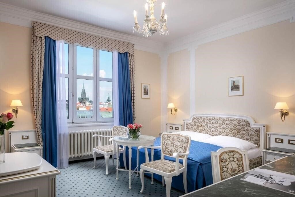 Отель Ambassador Zlata Husa 5*