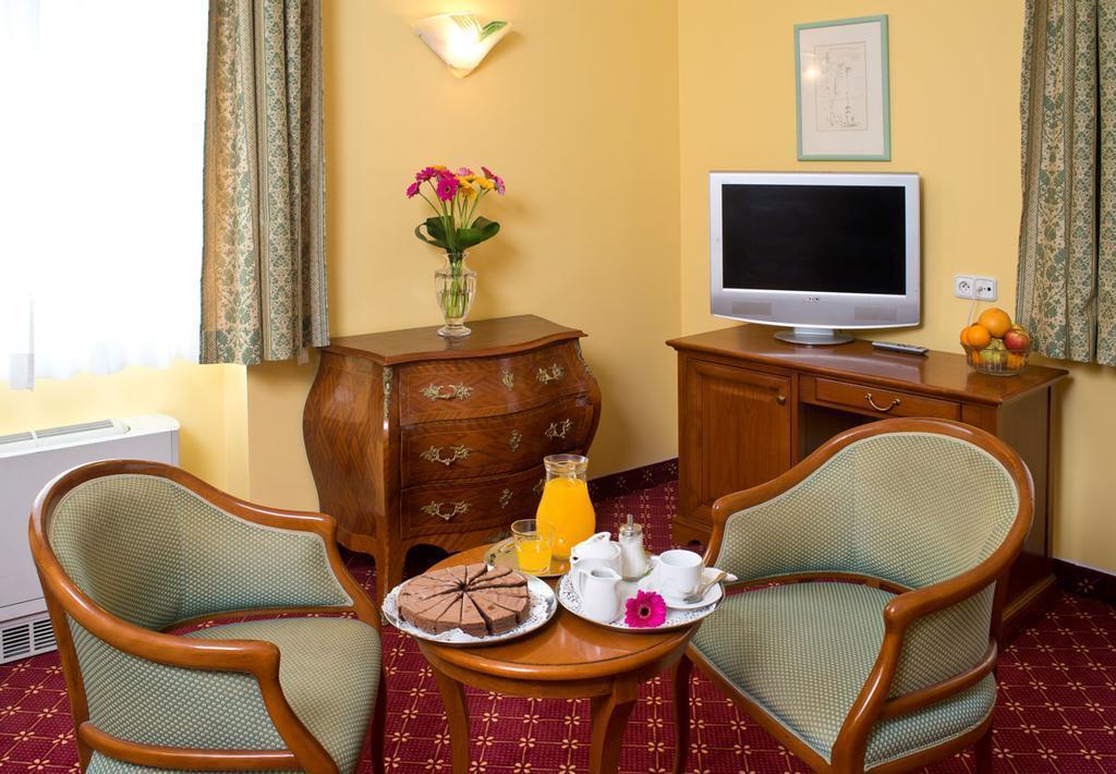 Готель Saint George Hotel 3*