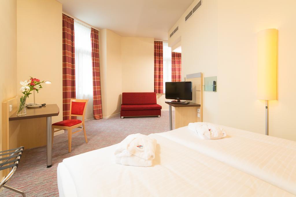 Фото Exe City Park Hotel (ex. Chopin) 3*