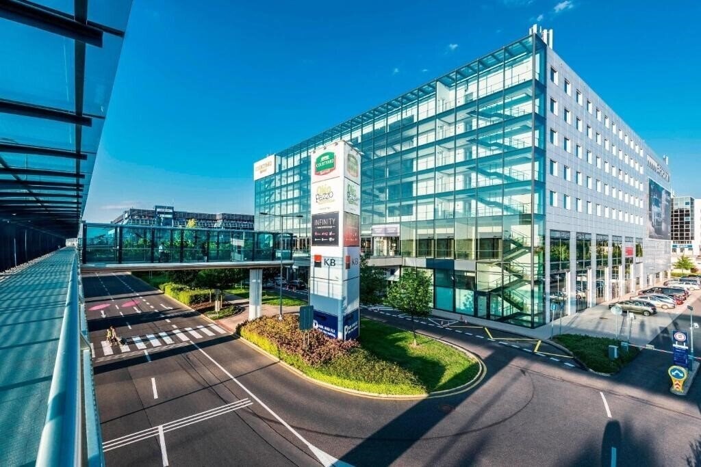 Фото Courtyard By Marriott Airport Hotel 4*