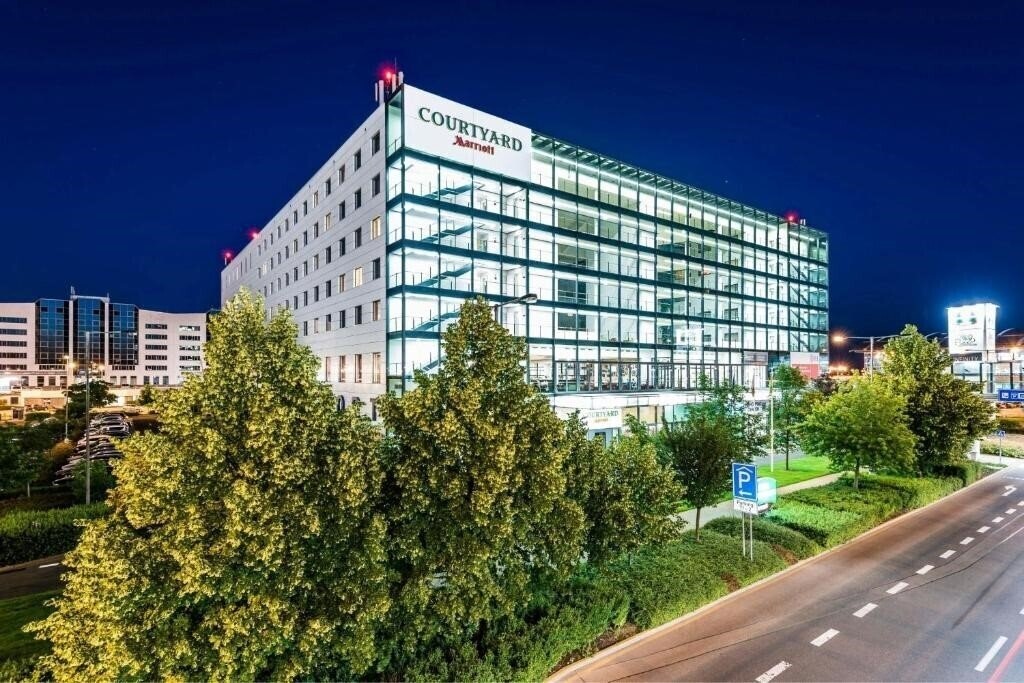 Фотографія Courtyard By Marriott Airport Hotel 4*