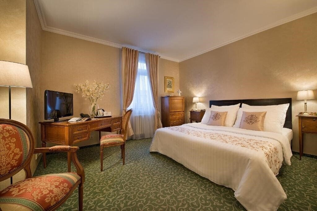 Готель Angelis Hotel 4*