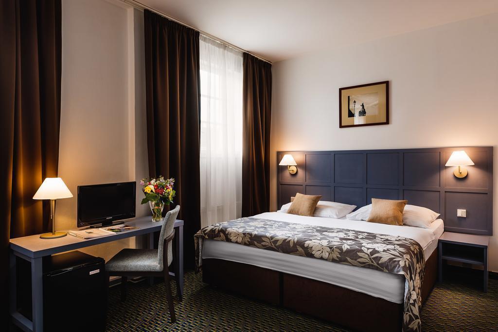 Готель Mh Apartments Central Prague 3*