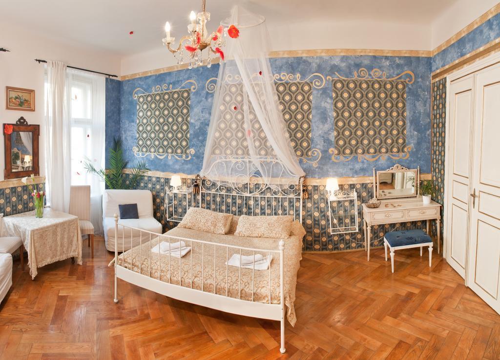 Готель Old Time Hotel 3*