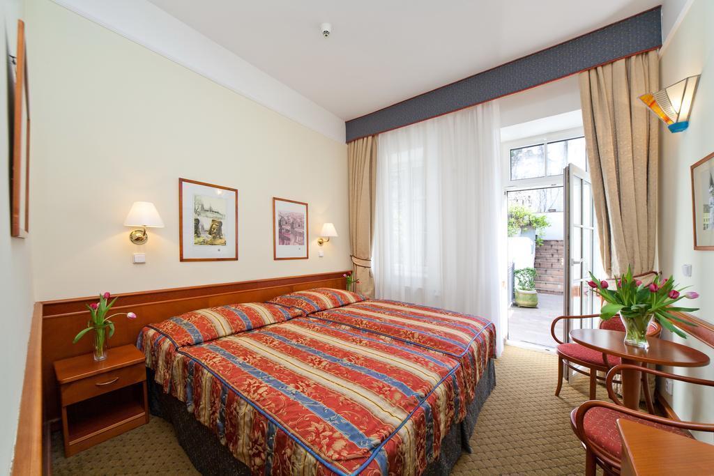 Готель Hotel 16 4*