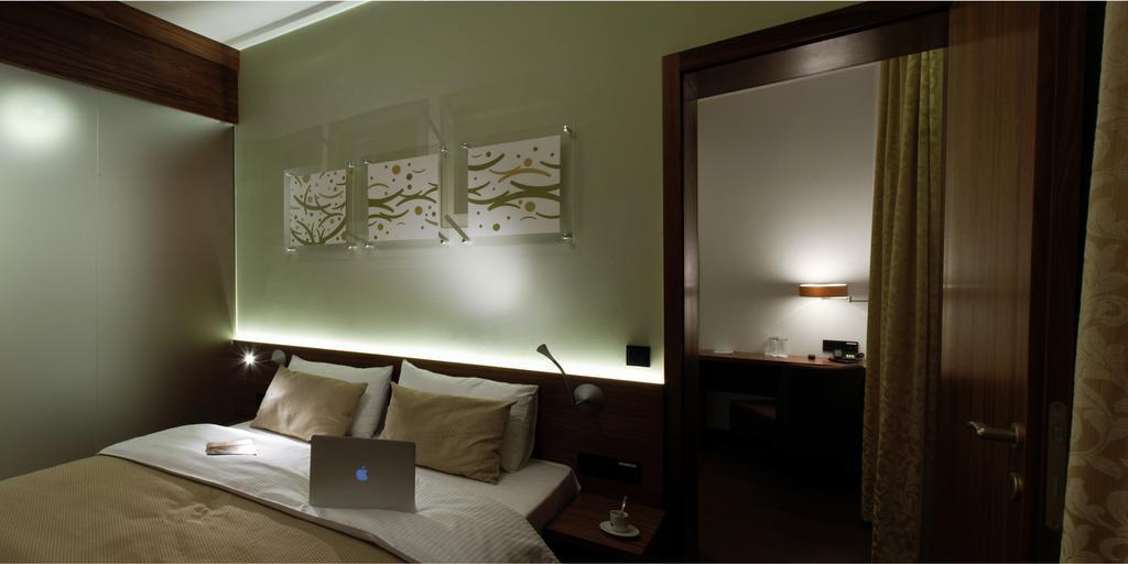 Фотографія Hotel Carol 3*