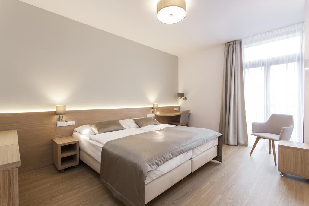 Готель Hotel Carol 3*