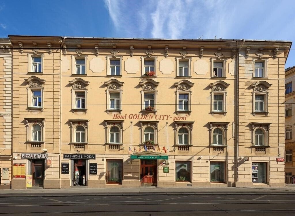 Готель Hotel Golden City Garni 3*