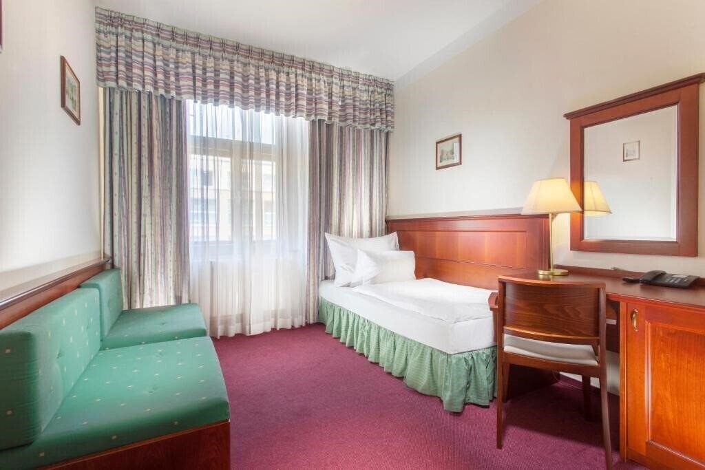Фото Hotel Lunik 3*