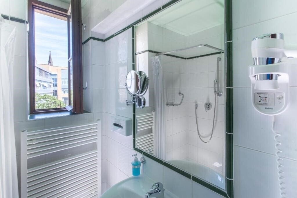 Фотографія Hotel Lunik 3*