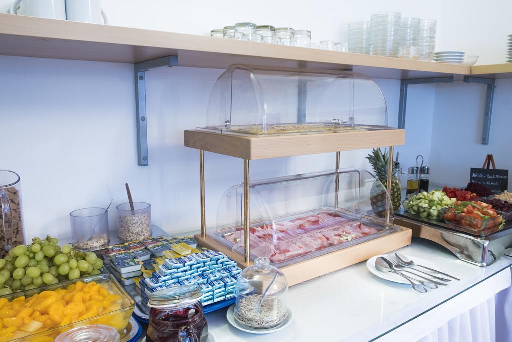 Фото Hotel Meda - Art Of Museum Kampa 4*