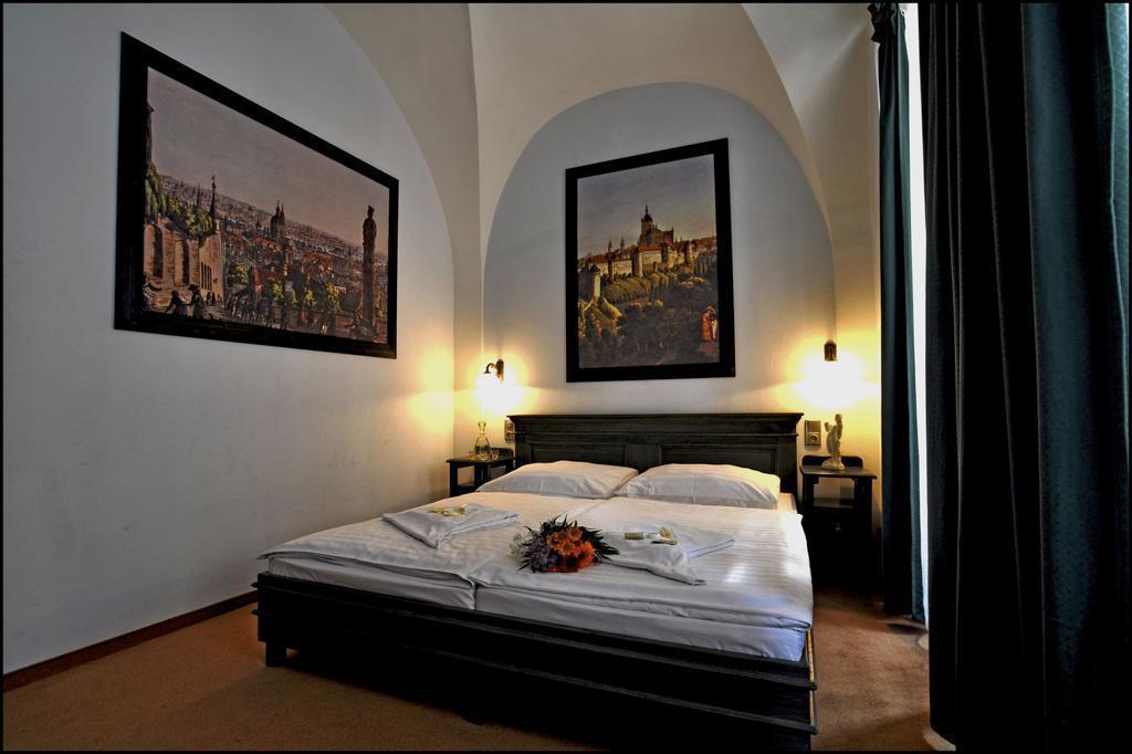 Готель Hotel U Cervene Zidle Red Chair 3*