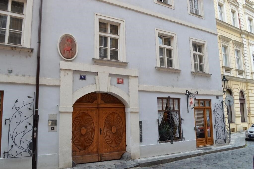 Готель Hotel U Cervene Zidle Red Chair 3*