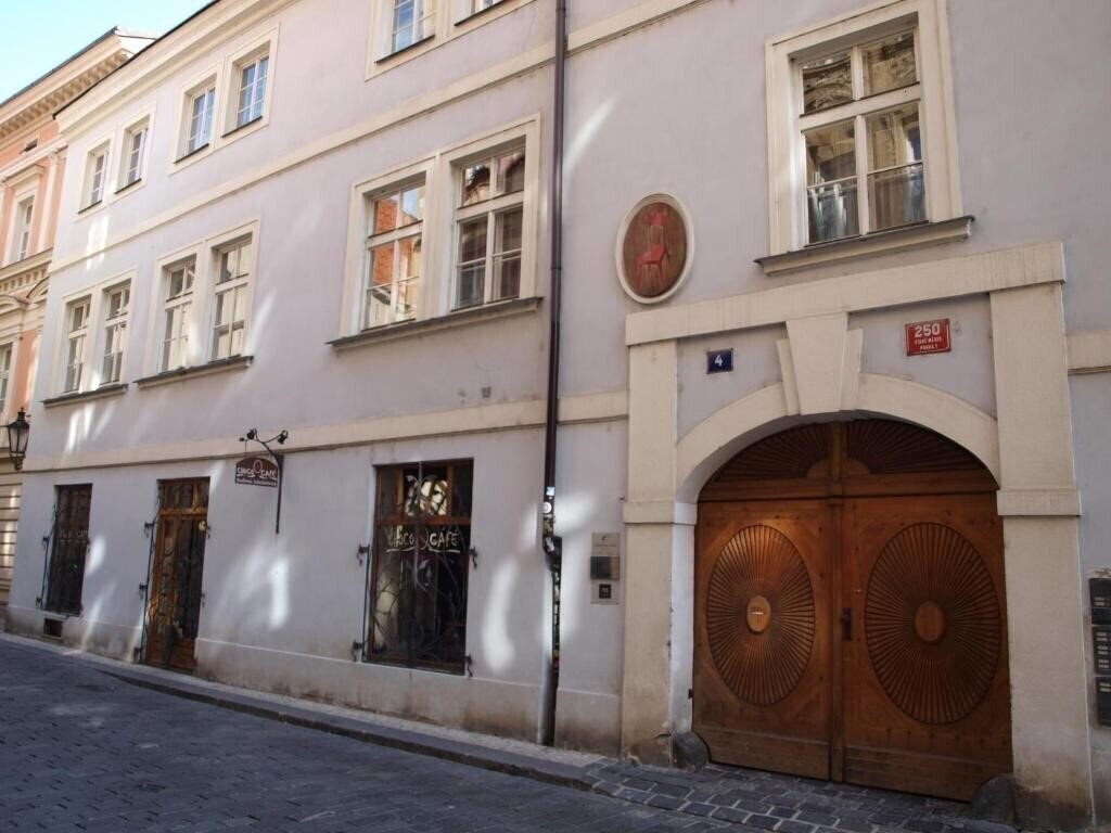 Зображення Hotel U Cervene Zidle Red Chair 3*