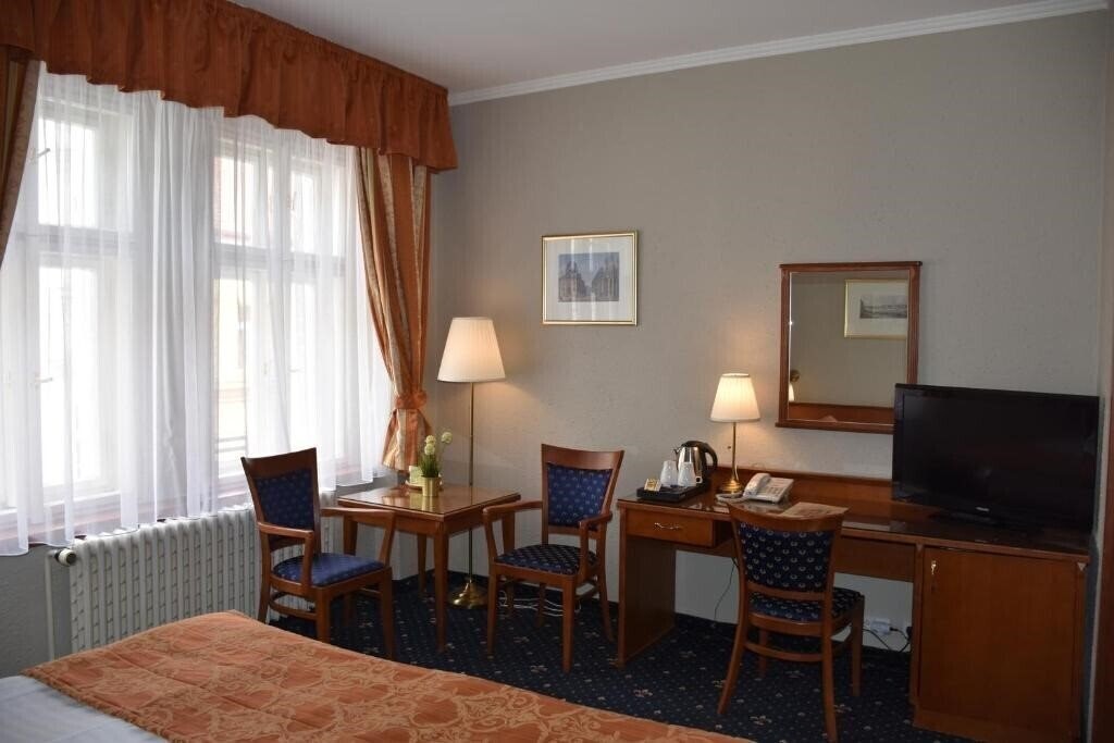 Отель Hotel Arbes 3*