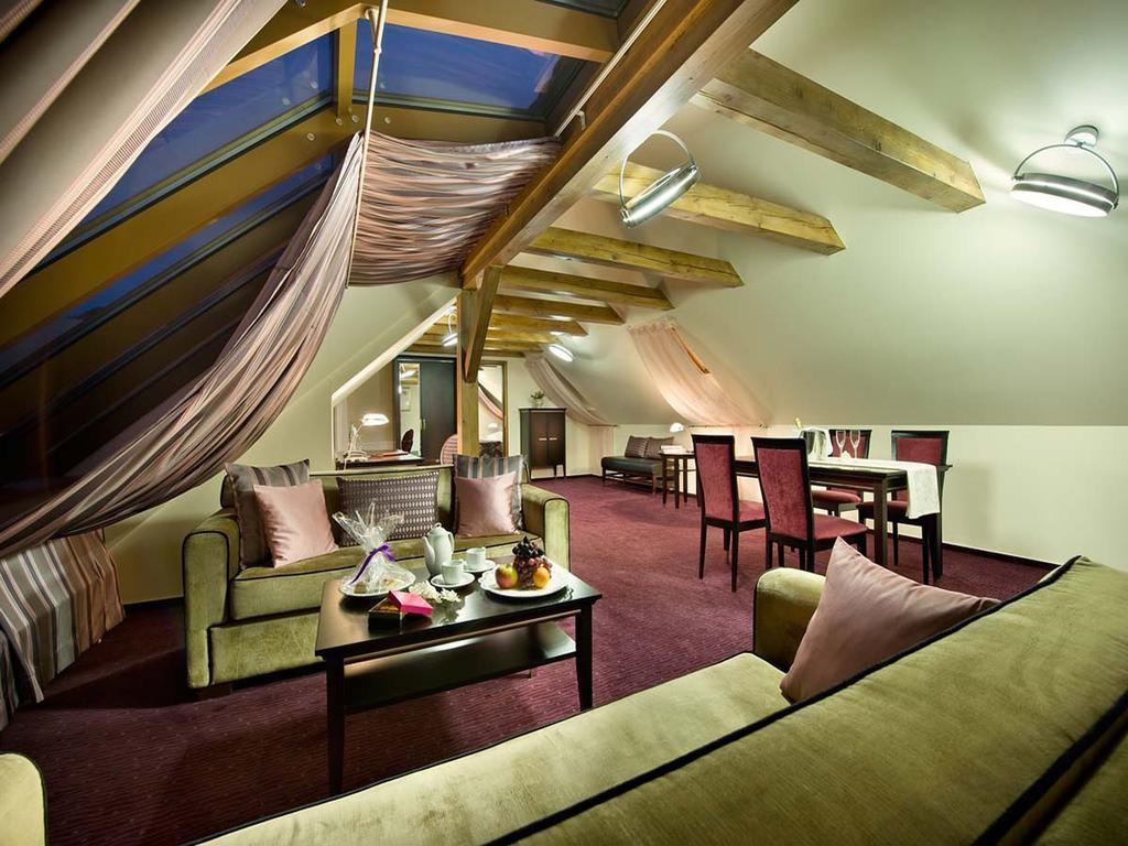 Готель Ea Hotel Embassy Prague 4*