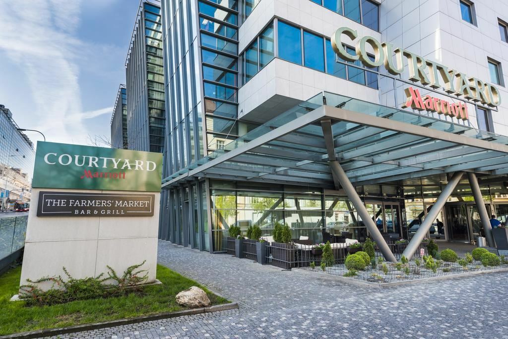 Отель Courtyard Prague City 4*
