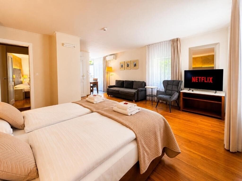 Фото The Golden Wheel 4*
