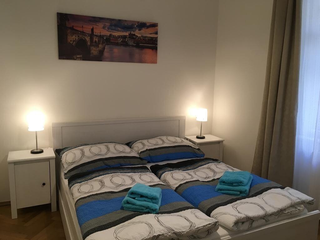 Готель Astronomical Clock Apartment 3*