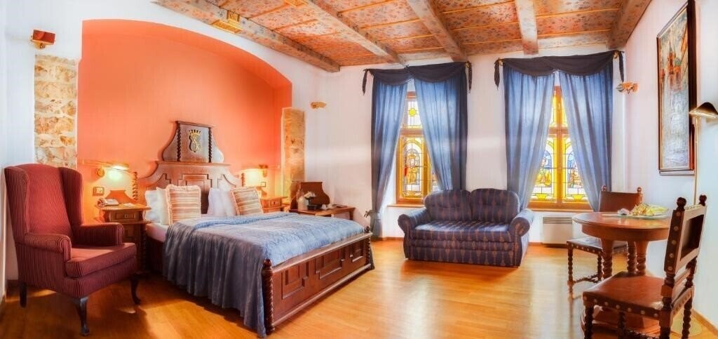 Готель King Charles 4*