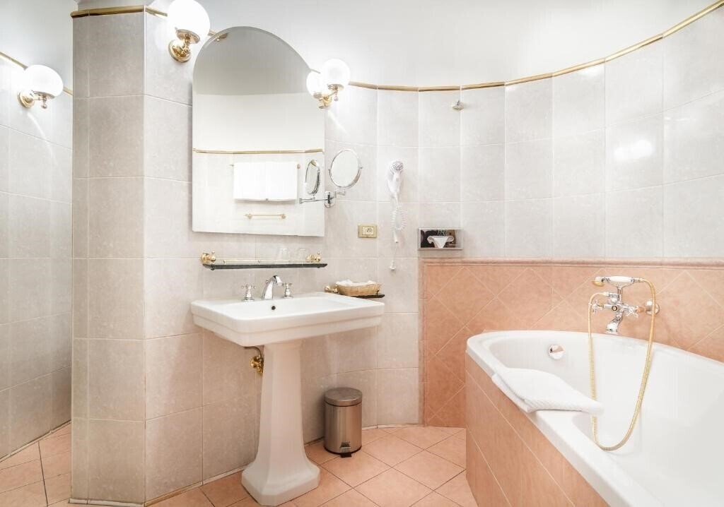 Зображення King Charles 4*