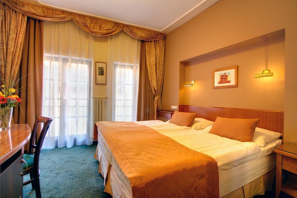 Готель Clementin Old Town 4*