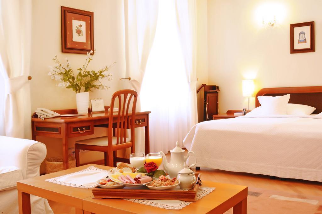 Готель Louren 4*