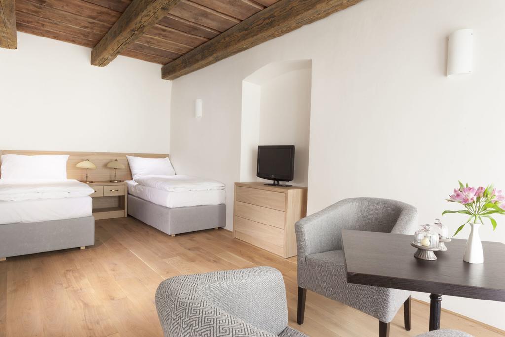 Картинка U Bile Lilie 4*