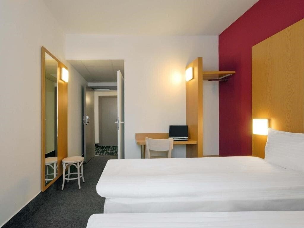 Готель B & B Hotel Prague-City 3*
