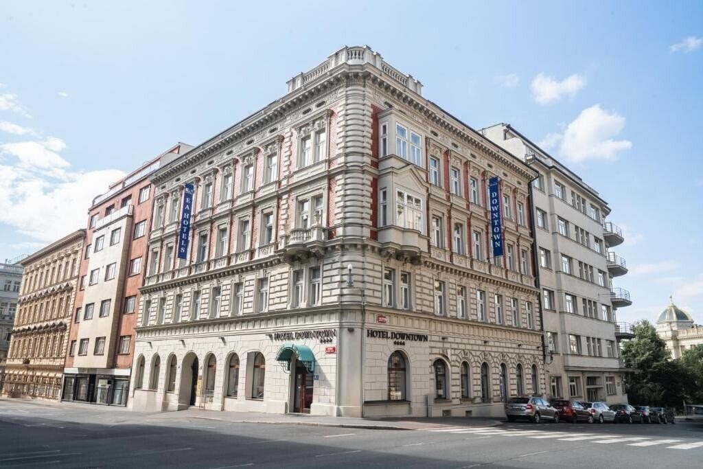 Отель Ea Downtown Suites 4*