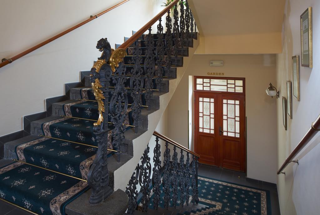 Готель Amigo City Centre 4*