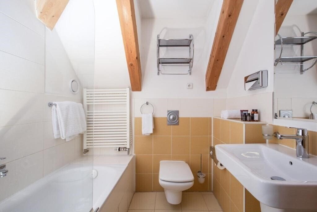 Фотографія Lokal Inn 4*