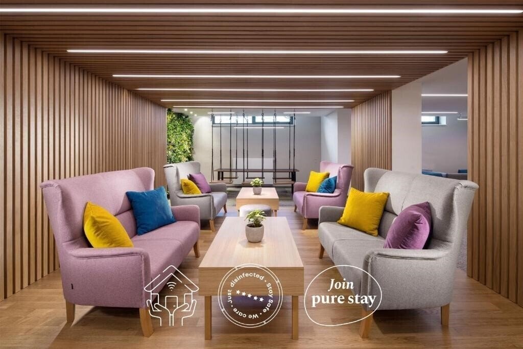 Готель Comfort Hotel Prague City East 3*