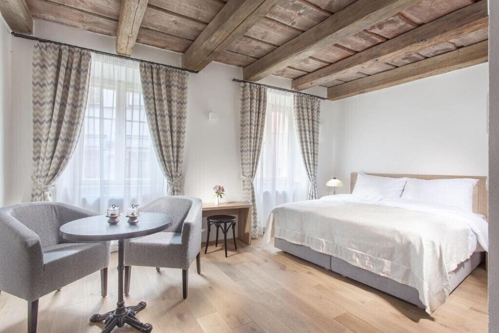 Фотографія At The White Lily Hotel 4*
