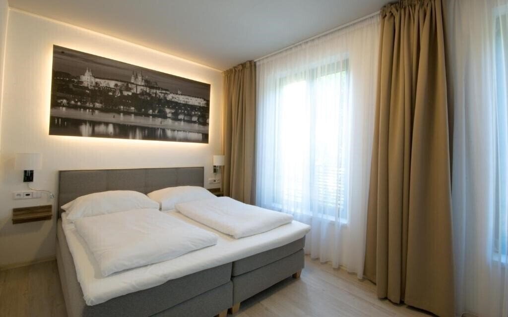 Отель Adeba Plus 4*